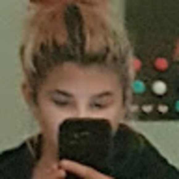 Meet your Posher, Emmy - Picture 1 of 1